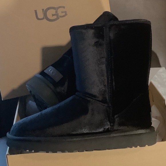 🎉New Velvet UGG Boots - Picture 3 of 7